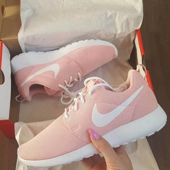 Nike Shoes - NWT Nike Roshe One Rare